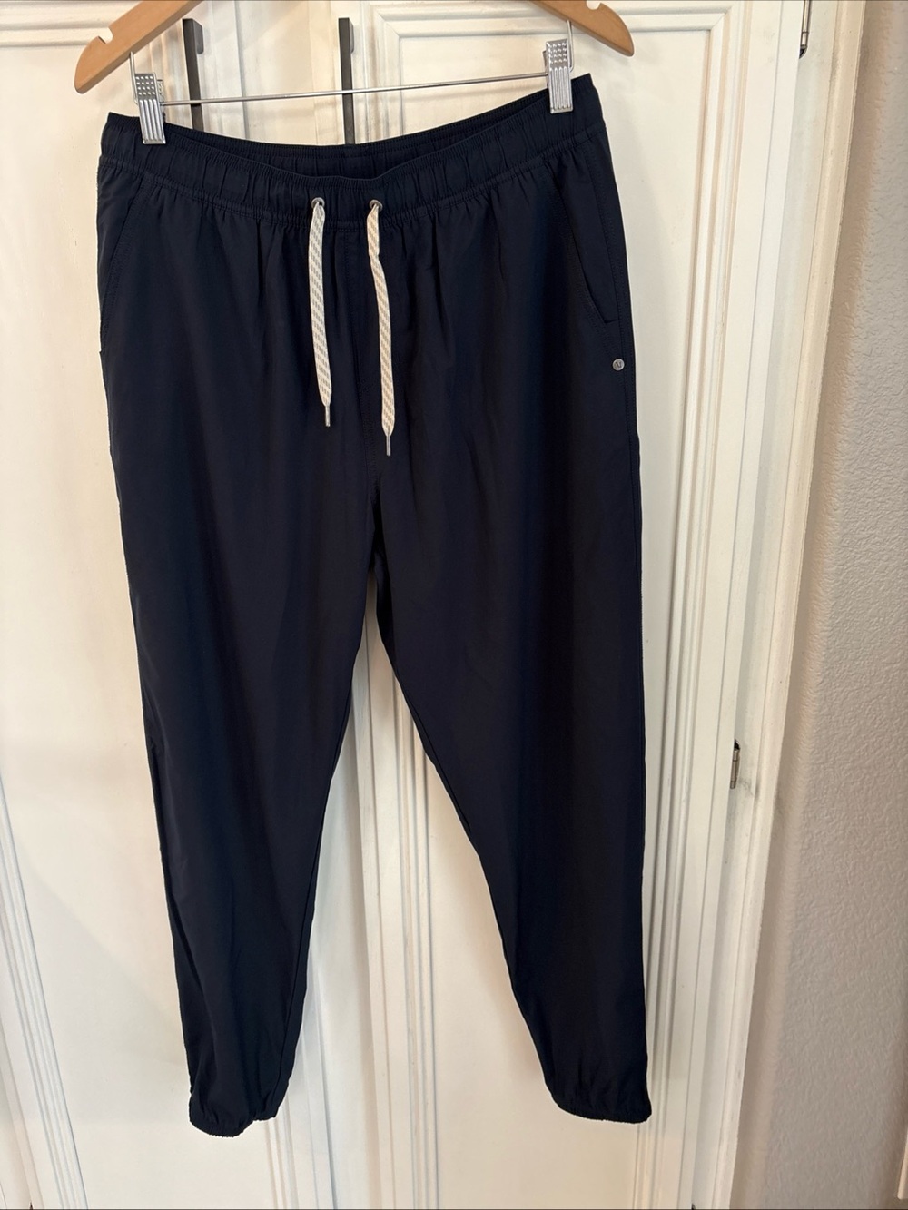 NWOT Vuori Men's Kore Lined Jogger Pants, Size L 28" Inseam Blue Lightweight